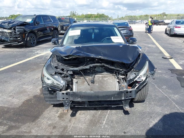 INFINITI Q50 Premium