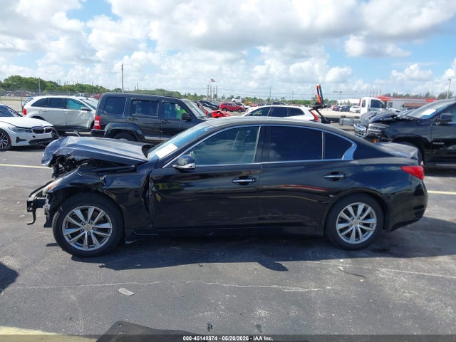 INFINITI Q50 Premium