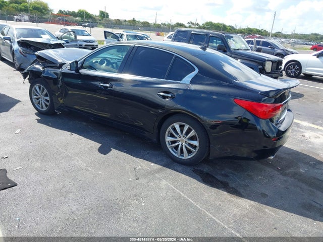 INFINITI Q50 Premium