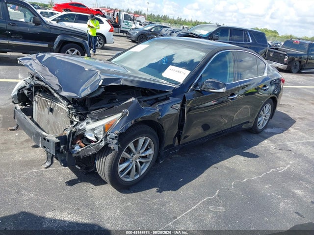INFINITI Q50 Premium