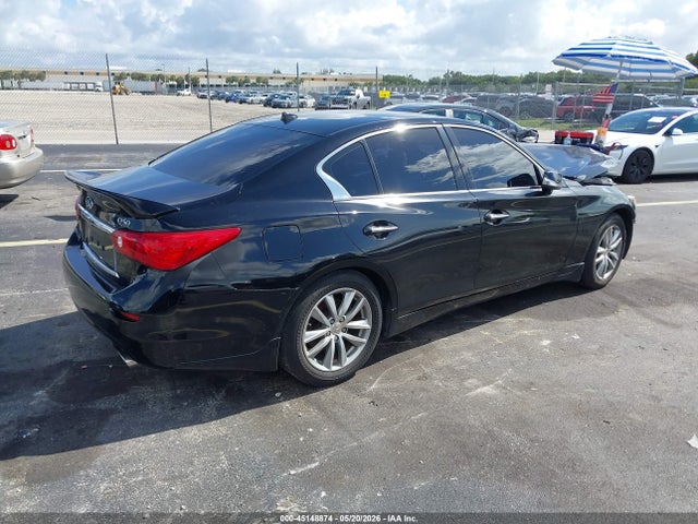 INFINITI Q50 Premium