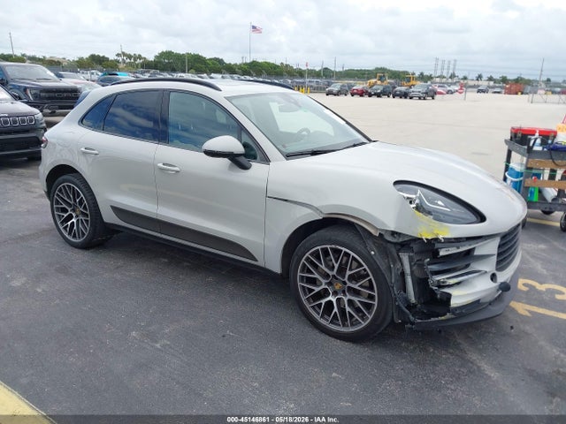 Salvage Porsche Macan Image