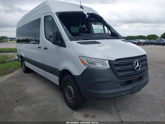 Salvage Mercedes-Benz Sprinter 2500 Image