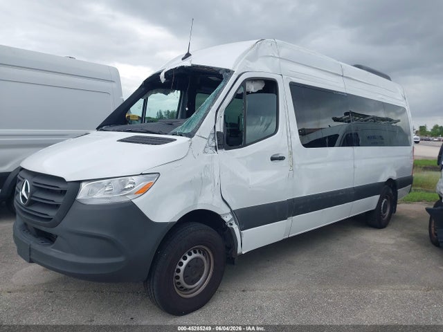 Mercedes-Benz Sprinter 2500 High Roof 4-cyl Diesel