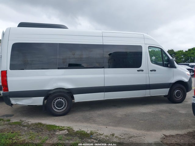 Mercedes-Benz Sprinter 2500 High Roof 4-cyl Diesel