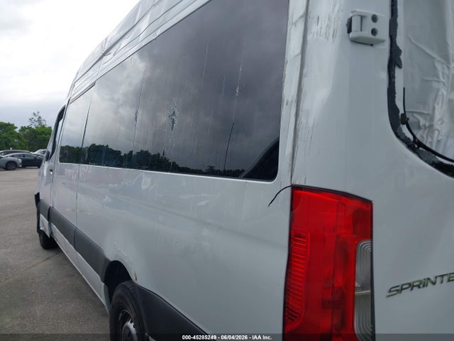 Mercedes-Benz Sprinter 2500 High Roof 4-cyl Diesel