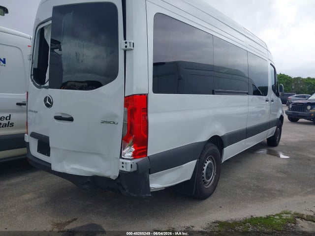 Mercedes-Benz Sprinter 2500 High Roof 4-cyl Diesel