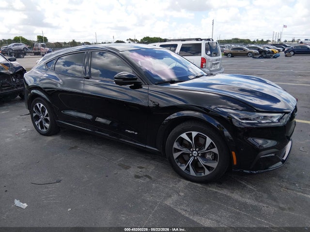 Salvage Ford Mustang Image