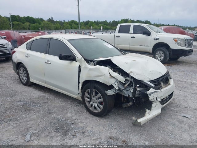 Salvage Nissan Altima Image