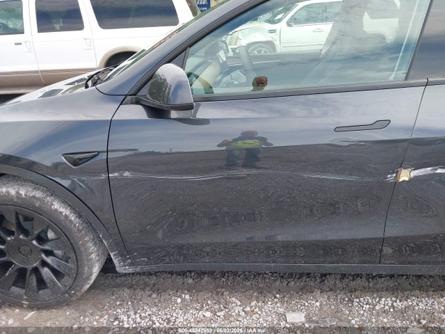 Tesla Model Y Long Range Dual Motor All-wheel Drive