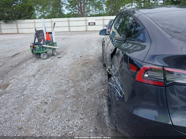 Tesla Model Y Long Range Dual Motor All-wheel Drive