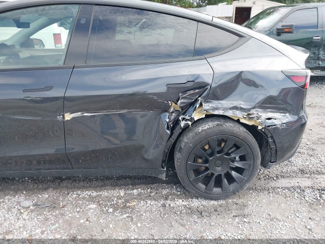Tesla Model Y Long Range Dual Motor All-wheel Drive
