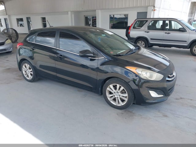 Salvage Hyundai ELANTRA Image