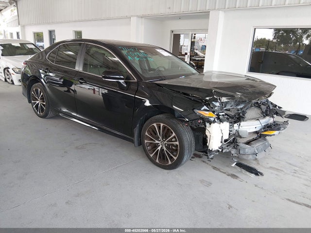 Salvage Toyota Camry Image