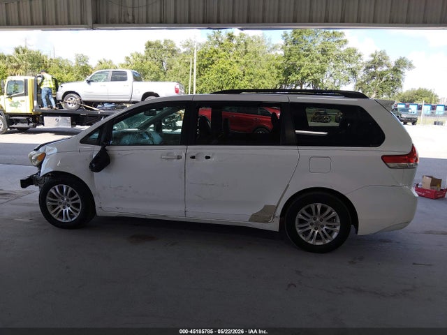 Toyota Sienna Xle V6 8 Passenger