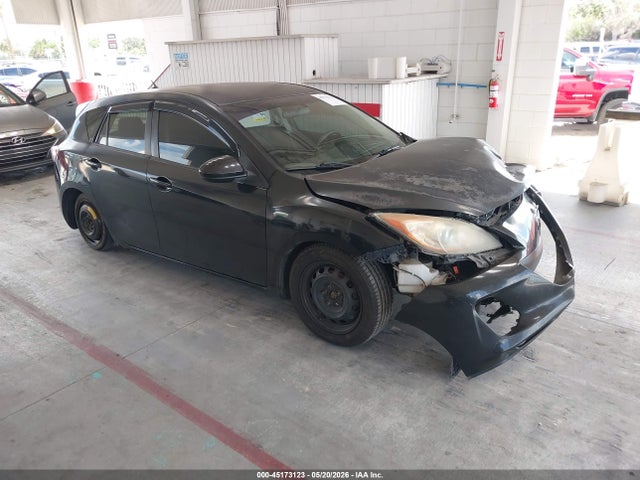 Salvage Mazda Mazda3 Image