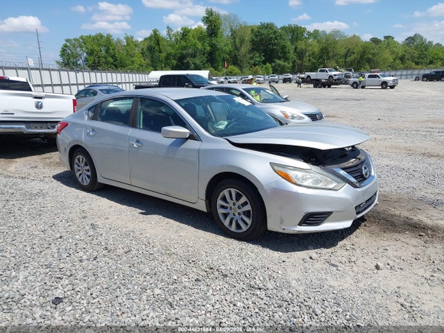 Salvage Nissan Altima Image