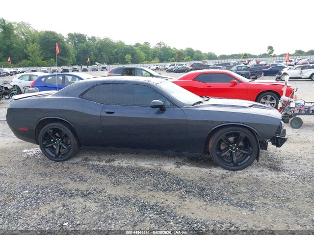 Dodge Challenger Sxt