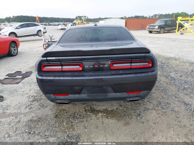 Dodge Challenger Sxt