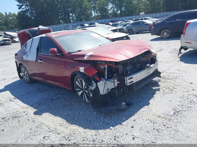 Salvage Nissan Altima Image