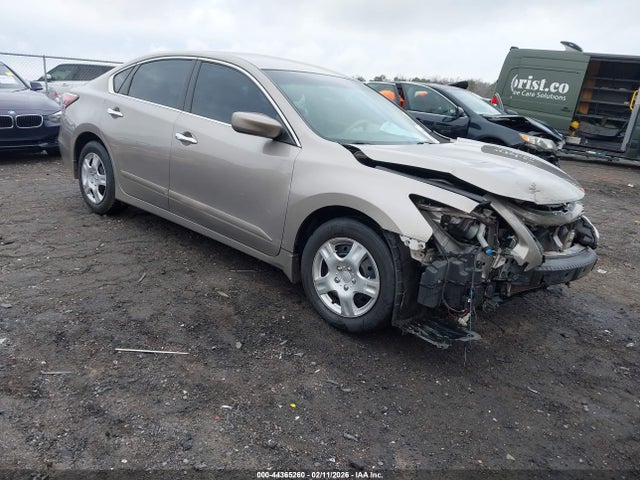 Salvage Nissan Altima Image