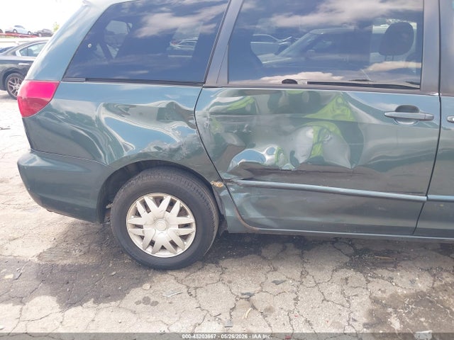 Toyota Sienna Le