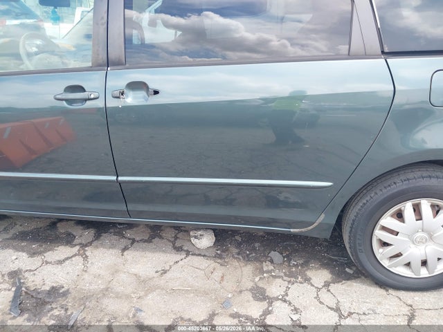 Toyota Sienna Le