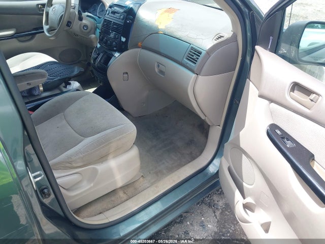 Toyota Sienna Le