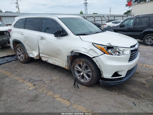 Salvage Toyota Highlander Image