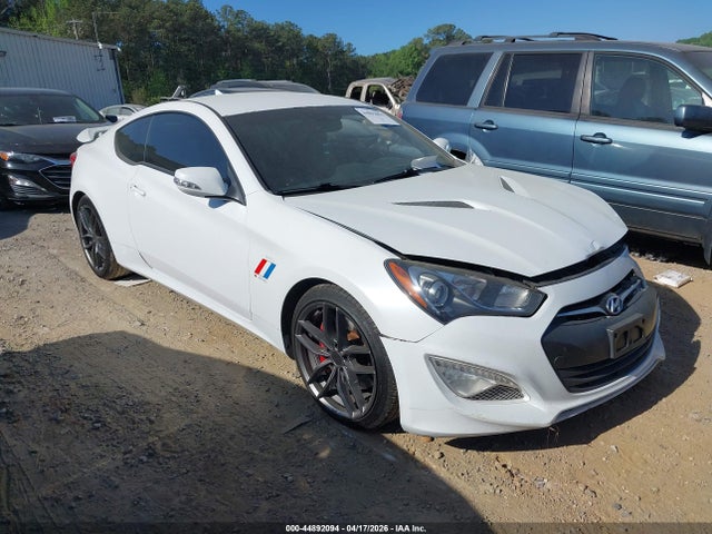 Salvage Hyundai Genesis Image