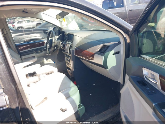 Chrysler Town & Country Touring Plus