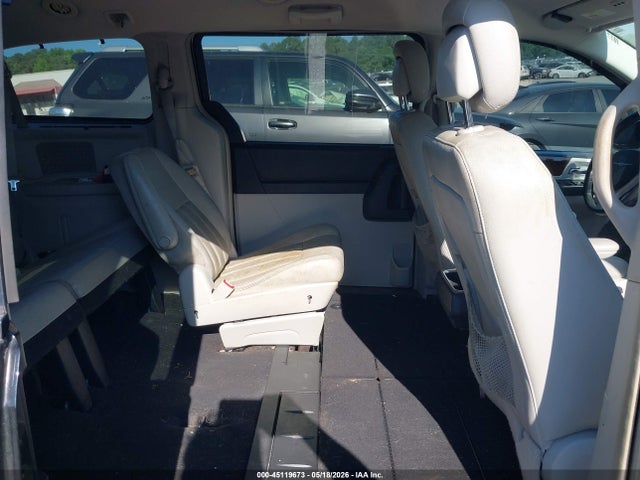 Chrysler Town & Country Touring Plus