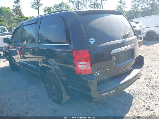 Chrysler Town & Country Touring Plus