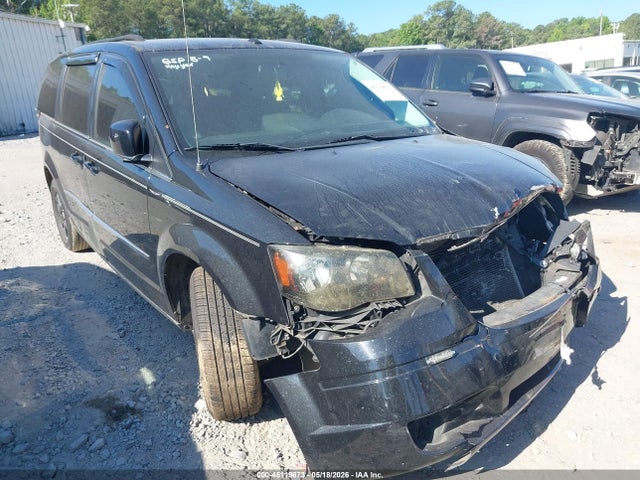 Salvage Chrysler Town & Country Image