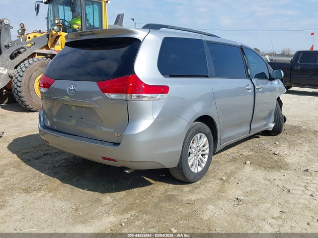 Toyota Sienna Xle V6 8 Passenger