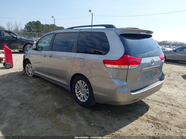 Toyota Sienna Xle V6 8 Passenger