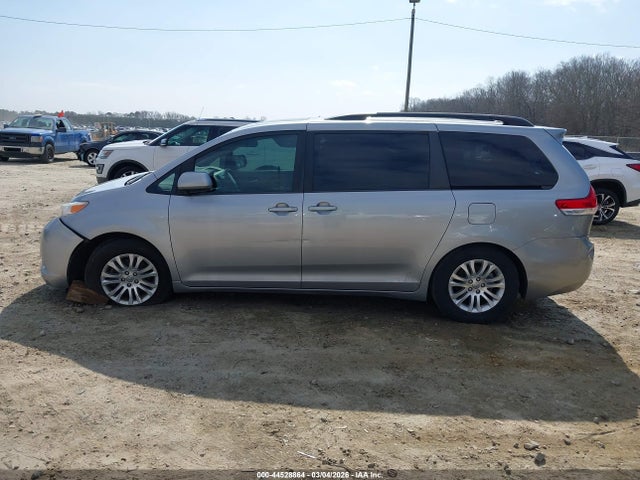Toyota Sienna Xle V6 8 Passenger