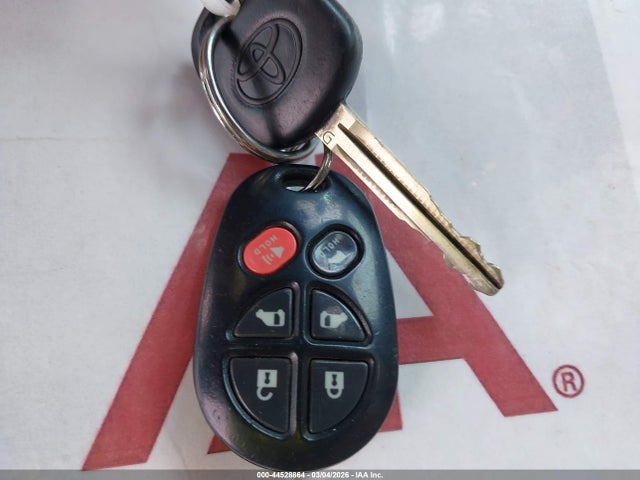 Toyota Sienna Xle V6 8 Passenger