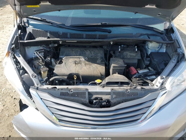 Toyota Sienna Xle V6 8 Passenger