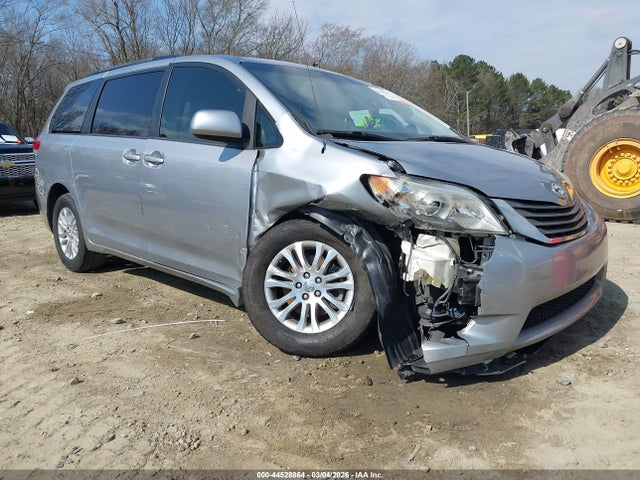 Toyota Sienna Xle V6 8 Passenger