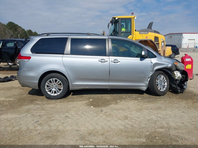 Toyota Sienna Xle V6 8 Passenger