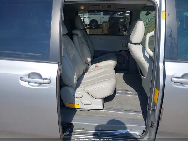 Toyota Sienna Xle V6 8 Passenger