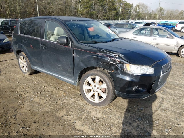 Salvage Mitsubishi Outlander Image