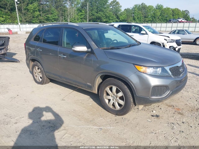 Salvage Kia Sorento Image