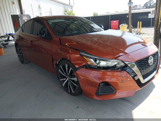 Salvage Nissan Altima Image