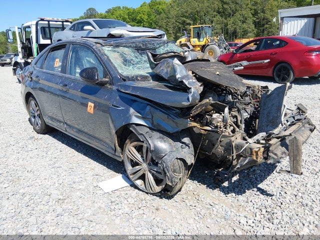 Salvage Volkswagen Jetta Image