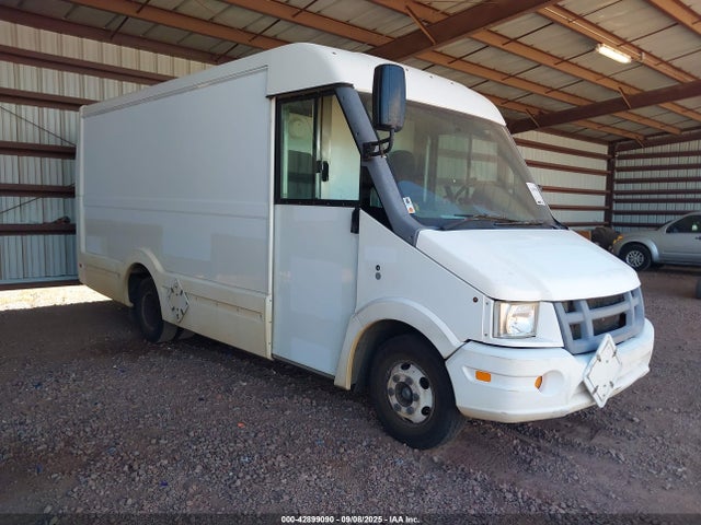 Salvage Isuzu Npr Image