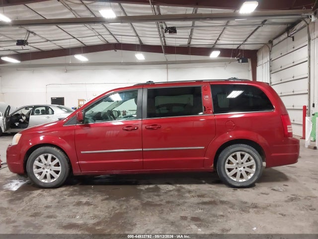 Chrysler Town & Country Touring