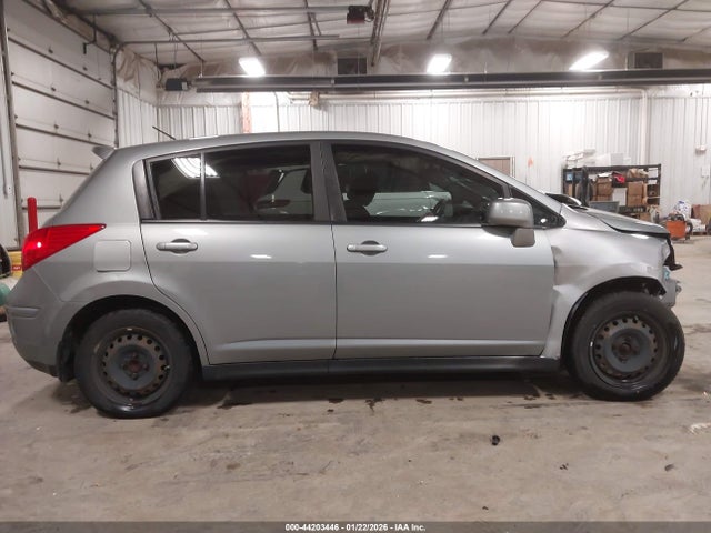 Nissan Versa 1.8s