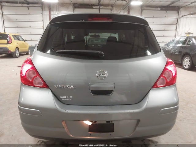 Nissan Versa 1.8s